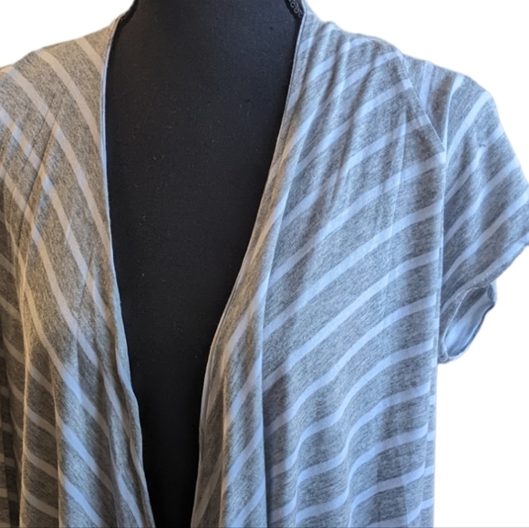 7 for all Mankind summer cardigan. No buttons grey and white horizontal stripes - Picture 2 of 7